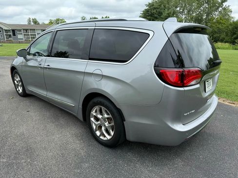 Used 2017 Chrysler Pacifica Limited image 8