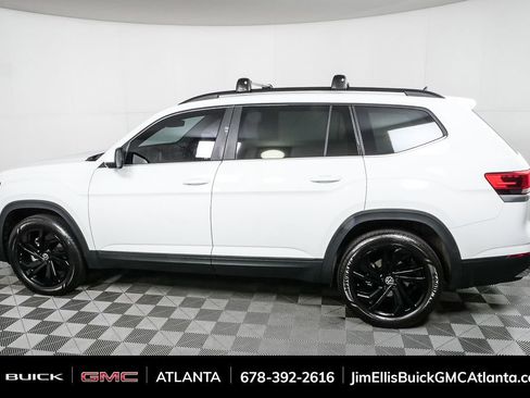 Used 2023 Volkswagen Atlas SE image 2