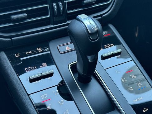 Certified 2024 Porsche Macan S AWD/4WD image 22