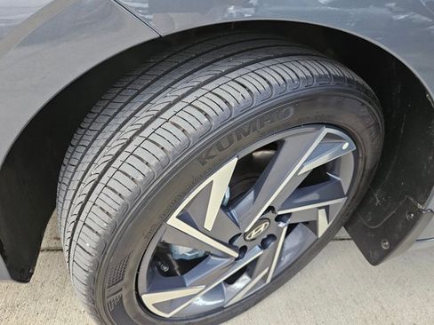 Certified 2025 Hyundai Elantra Sport FWD image 19