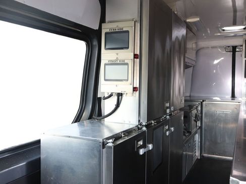 Used 2022 Mercedes-Benz Sprinter 4500 w/ Parking Package image 13