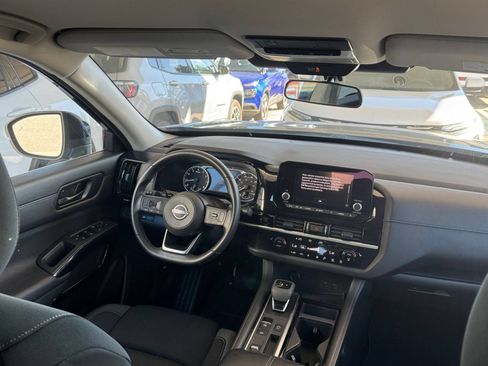 Used 2025 Nissan Pathfinder SV FWD image 37