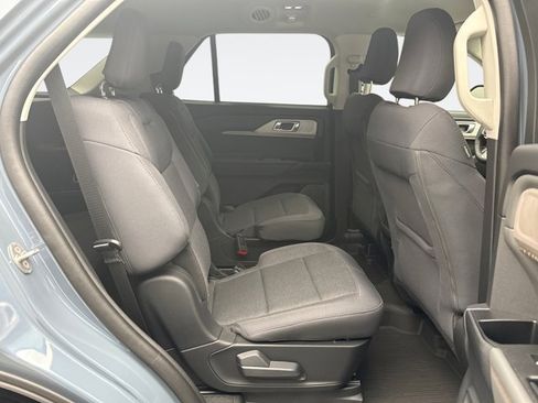 Used 2025 Ford Explorer Active AWD/4WD image 18