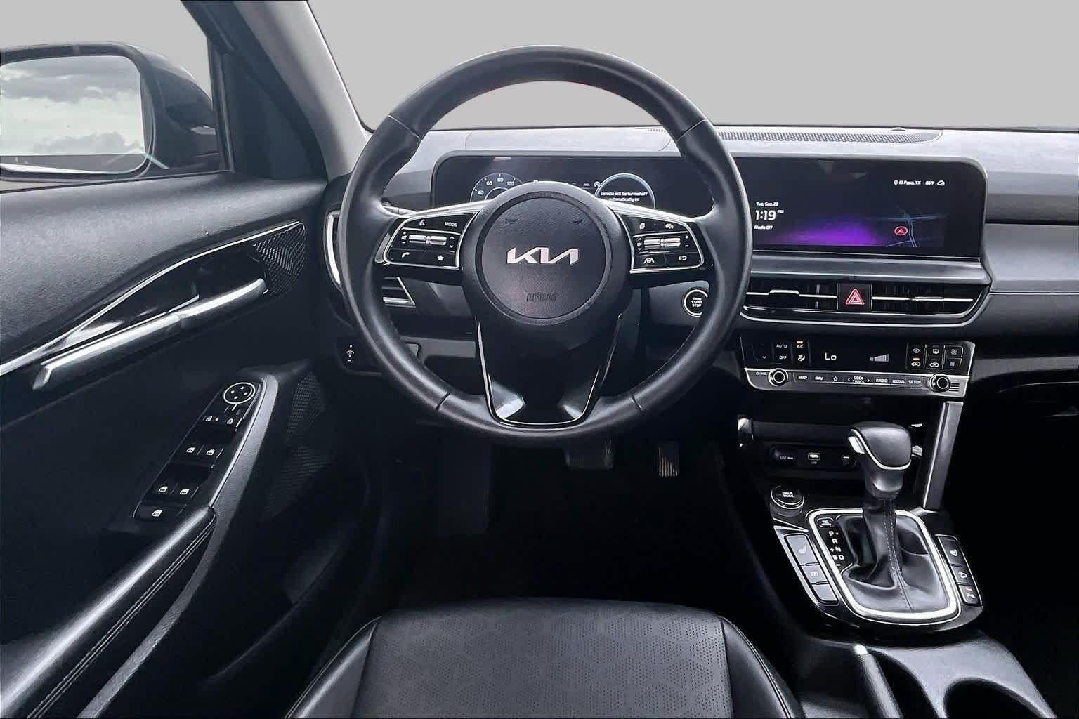 Used 2025 Kia Seltos EX FWD image 6