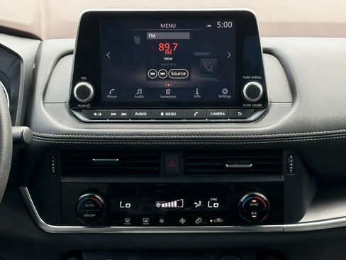 Used 2023 Nissan Rogue SV FWD image 19