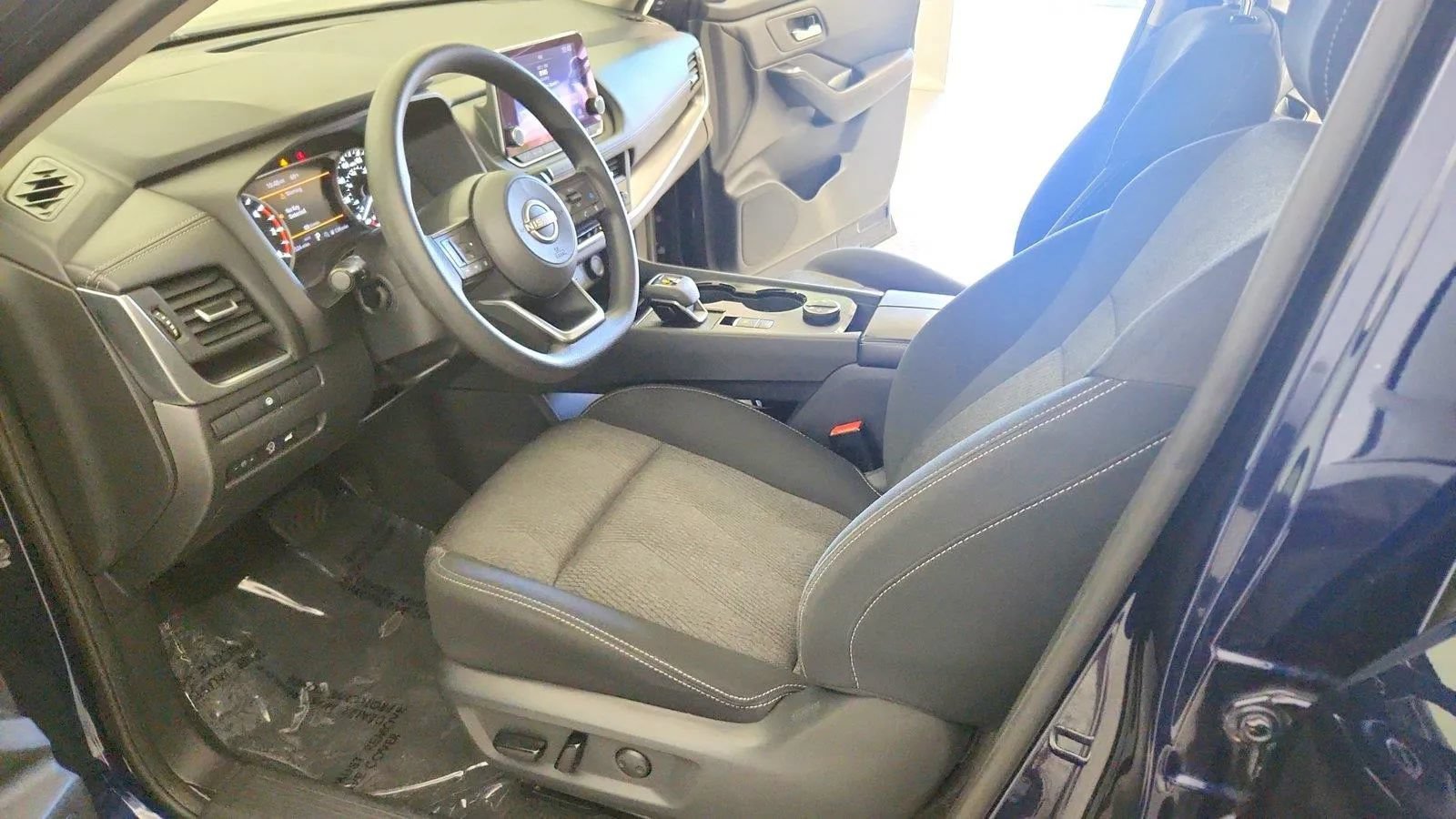 Used 2024 Nissan Rogue SV AWD/4WD image 14