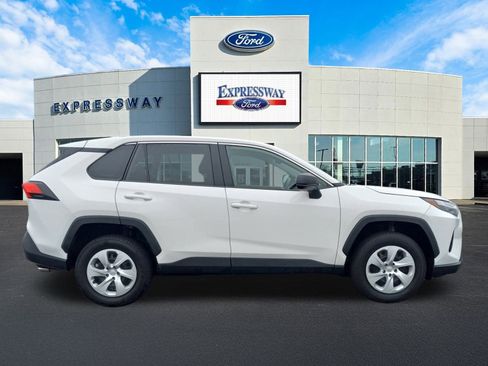 Used 2024 Toyota RAV4 LE image 5