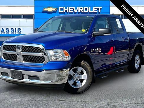 Used 2019 RAM 1500 Classic SLT w/ Luxury Group AWD/4WD image 2