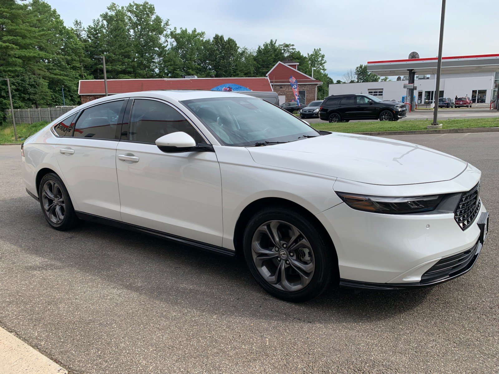 Used 2023 Honda Accord EX-L image 3