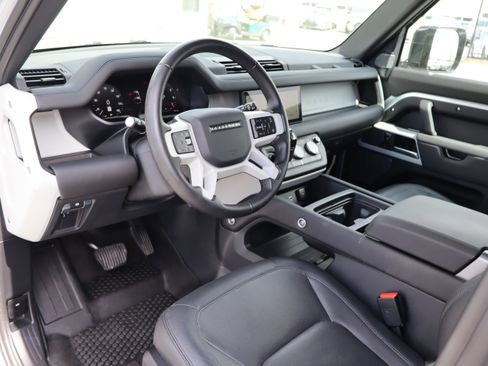 Used 2024 Land Rover Defender 90 S image 12