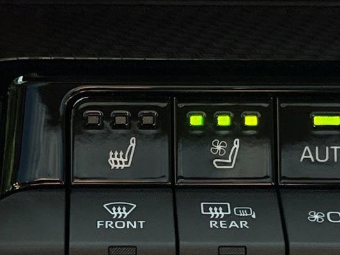 New 2025 Toyota Prius Limited w/ Limited Premium Package image 31