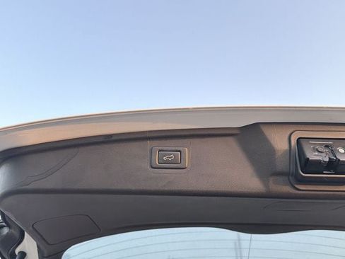Used 2018 Subaru Outback 2.5i Limited AWD/4WD image 15