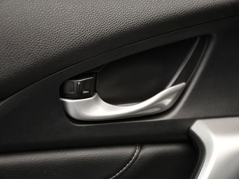 Used 2020 Honda Civic Touring image 32