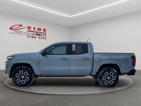 Used 2023 Chevrolet Colorado Z71 image 2