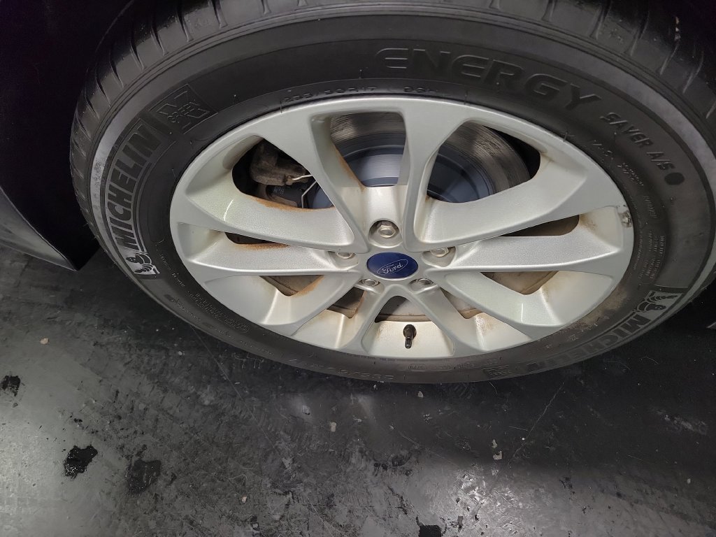 Used 2019 Ford Fusion SE FWD image 12