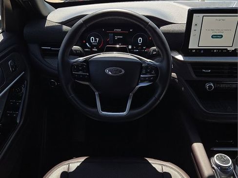 Used 2025 Ford Explorer Platinum w/ LUX Leather Package AWD/4WD image 18