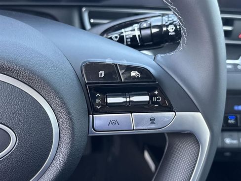 New 2025 Hyundai Elantra Limited image 12