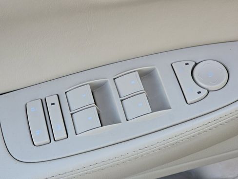 Used 2009 Cadillac DTS w/ Sun And Sound Package image 17