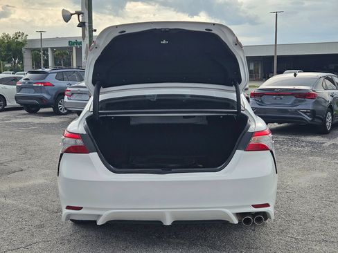 Used 2020 Toyota Camry SE FWD image 17