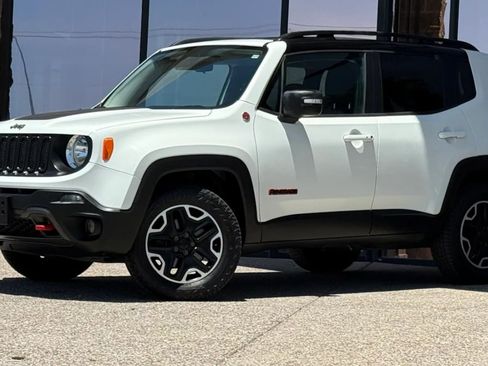 Used 2015 Jeep Renegade Trailhawk w/ Popular Equipment Group AWD/4WD image 3