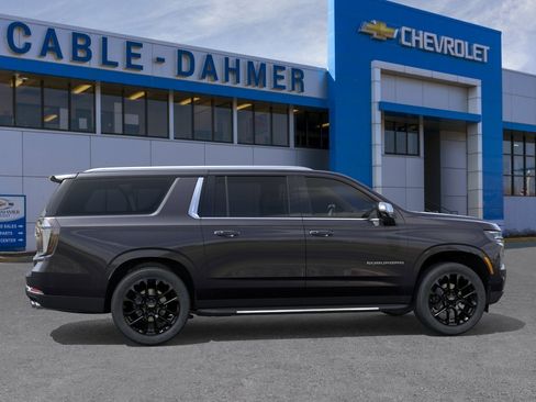 New 2026 Chevrolet Suburban Premier w/ Sun And Tow Package AWD/4WD image 35
