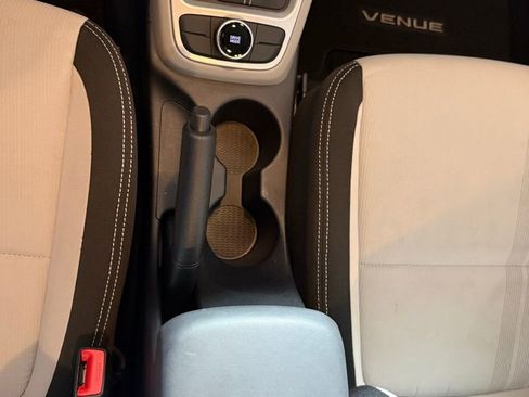 Used 2023 Hyundai Venue SEL image 20