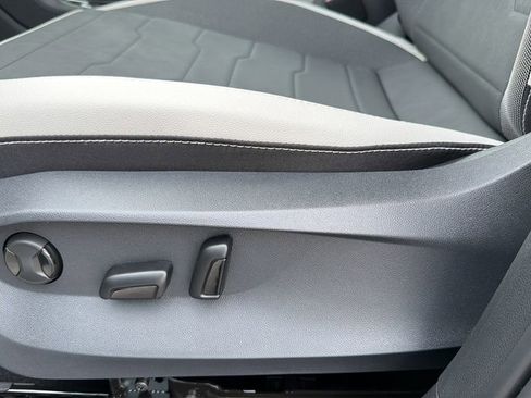 New 2026 Volkswagen Taos SE FWD image 15
