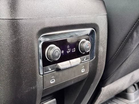 Used 2024 Chevrolet Tahoe Premier AWD/4WD image 17