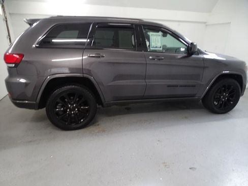 Used 2019 Jeep Grand Cherokee Altitude AWD/4WD image 25