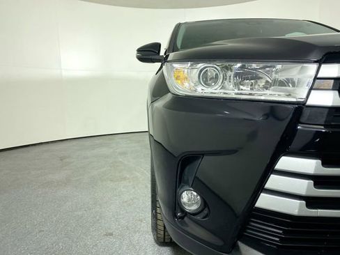 Used 2018 Toyota Highlander LE image 27
