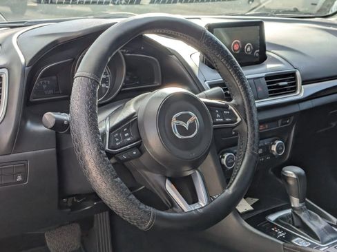 Used 2018 MAZDA MAZDA3 Touring FWD image 13