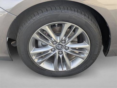 Used 2017 Toyota Camry SE image 10