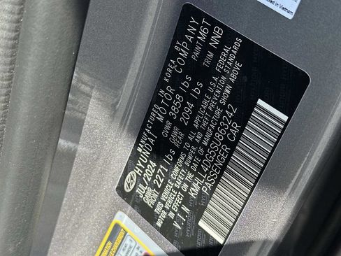 Used 2025 Hyundai Elantra SE w/ Cargo Package FWD image 18