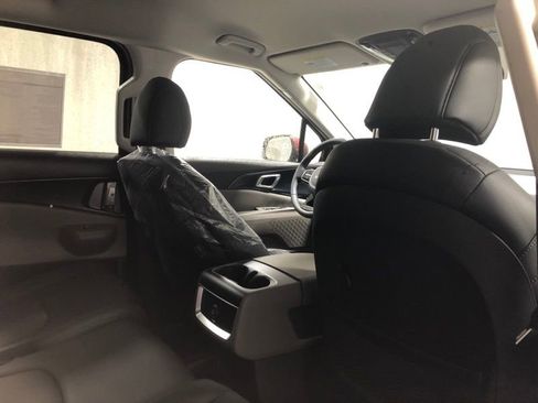 New 2026 Kia Carnival FWD image 11