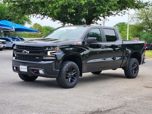 Used 2021 Chevrolet Silverado 1500 LT Trail Boss w/ Convenience Package II image 2