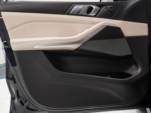 Used 2022 BMW X7 M50i w/ Dynamic Handling Package image 40