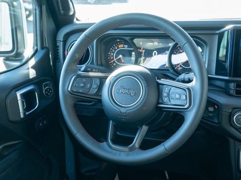 Certified 2025 Jeep Wrangler Unlimited Rubicon image 28