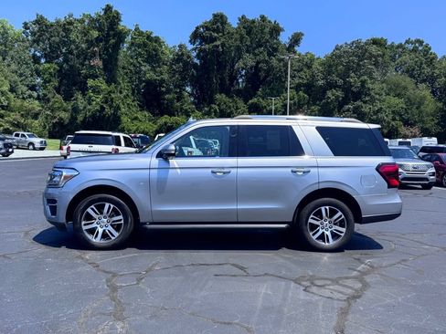 Used 2024 Ford Expedition Limited RWD image 3