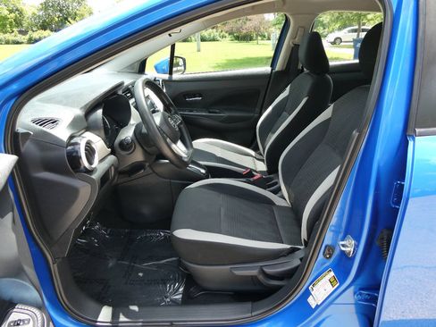 Used 2021 Nissan Versa SV FWD image 9