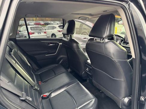 Used 2020 Toyota RAV4 XLE Premium image 13