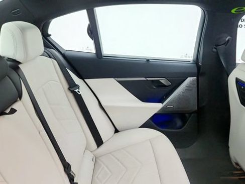 Used 2025 BMW 540i xDrive AWD/4WD image 33
