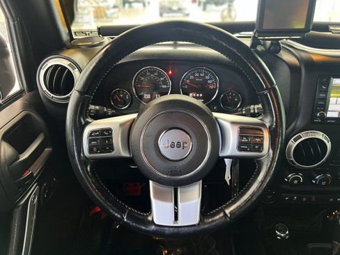 Used 2015 Jeep Wrangler Unlimited Rubicon AWD/4WD image 22