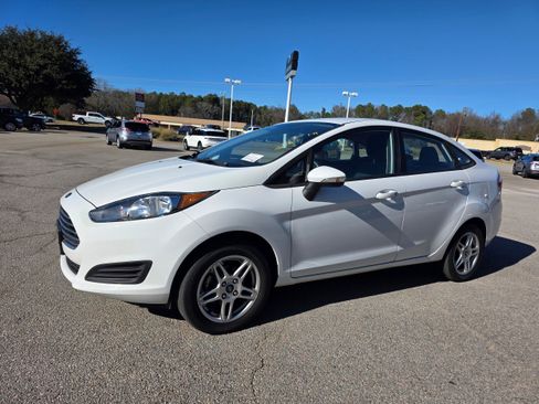 Used 2019 Ford Fiesta SE w/ Cold Weather Package image 3