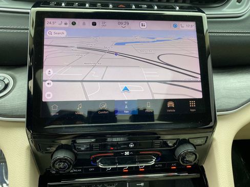 Used 2022 Jeep Grand Cherokee Limited AWD/4WD image 14