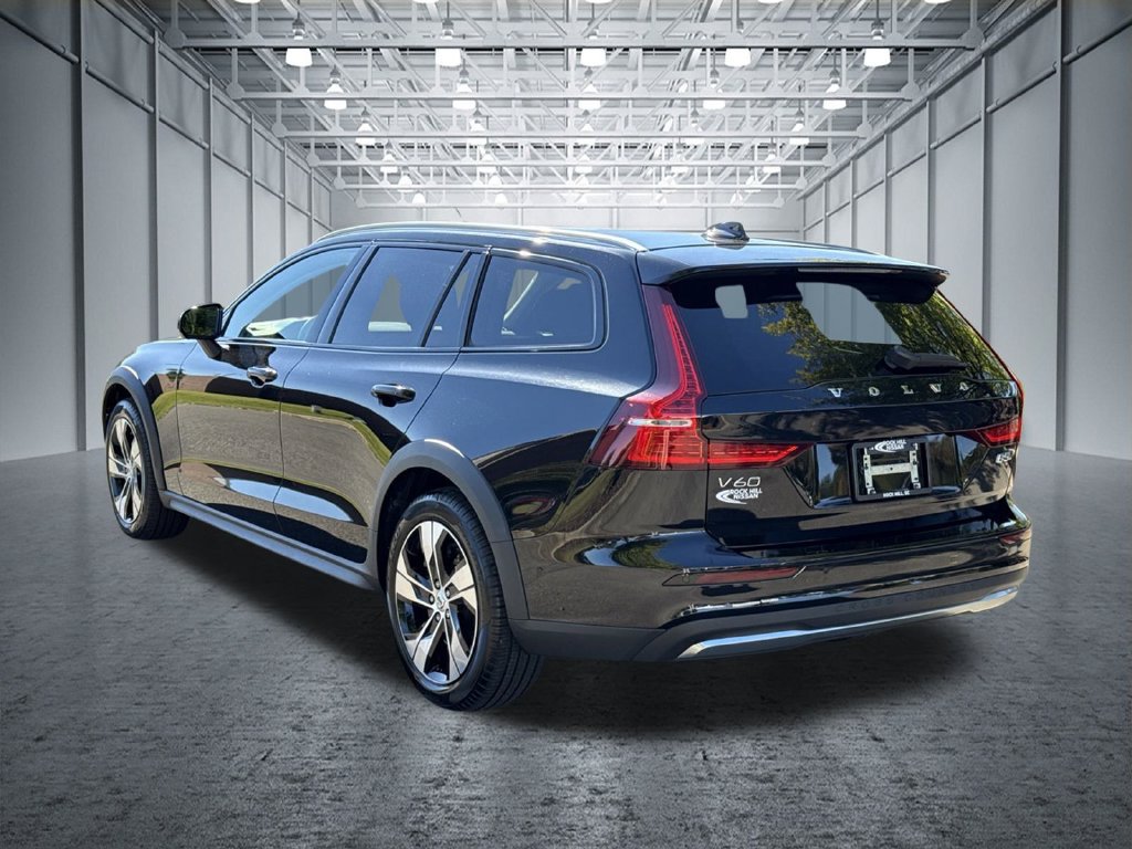 Used 2025 Volvo V60 B5 Cross Country Plus AWD/4WD image 5