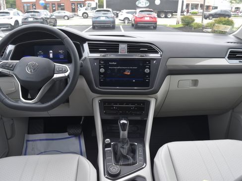 Used 2022 Volkswagen Tiguan SE AWD/4WD image 31