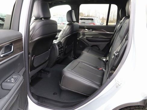 New 2025 Jeep Grand Cherokee Limited AWD/4WD image 18