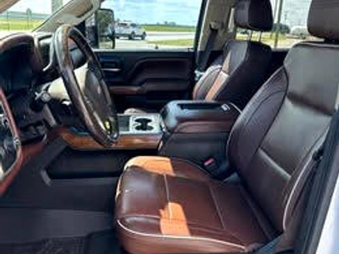 Used 2016 Chevrolet Silverado 2500 High Country w/ Duramax Plus Package image 9