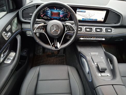 Certified 2025 Mercedes-Benz GLS 450 4MATIC image 11