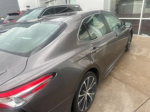 Used 2020 Toyota Camry SE FWD image 10